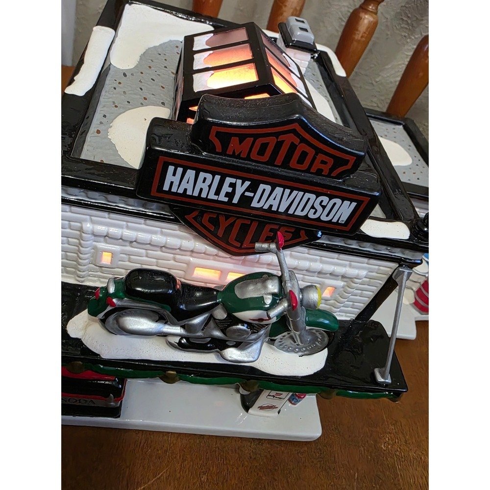 Dept 56 Snow Village Harley-Davidson Motorcycle Shop Lighted Building 1998 - Picture 10 of 14